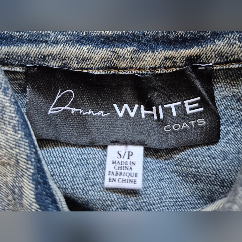 Donna White Coats Denim Shacket With Plush Floral Design Size Small - Picture 9 of 11